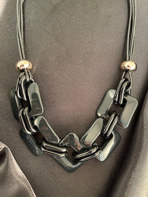 Katrin N2000 svart läder