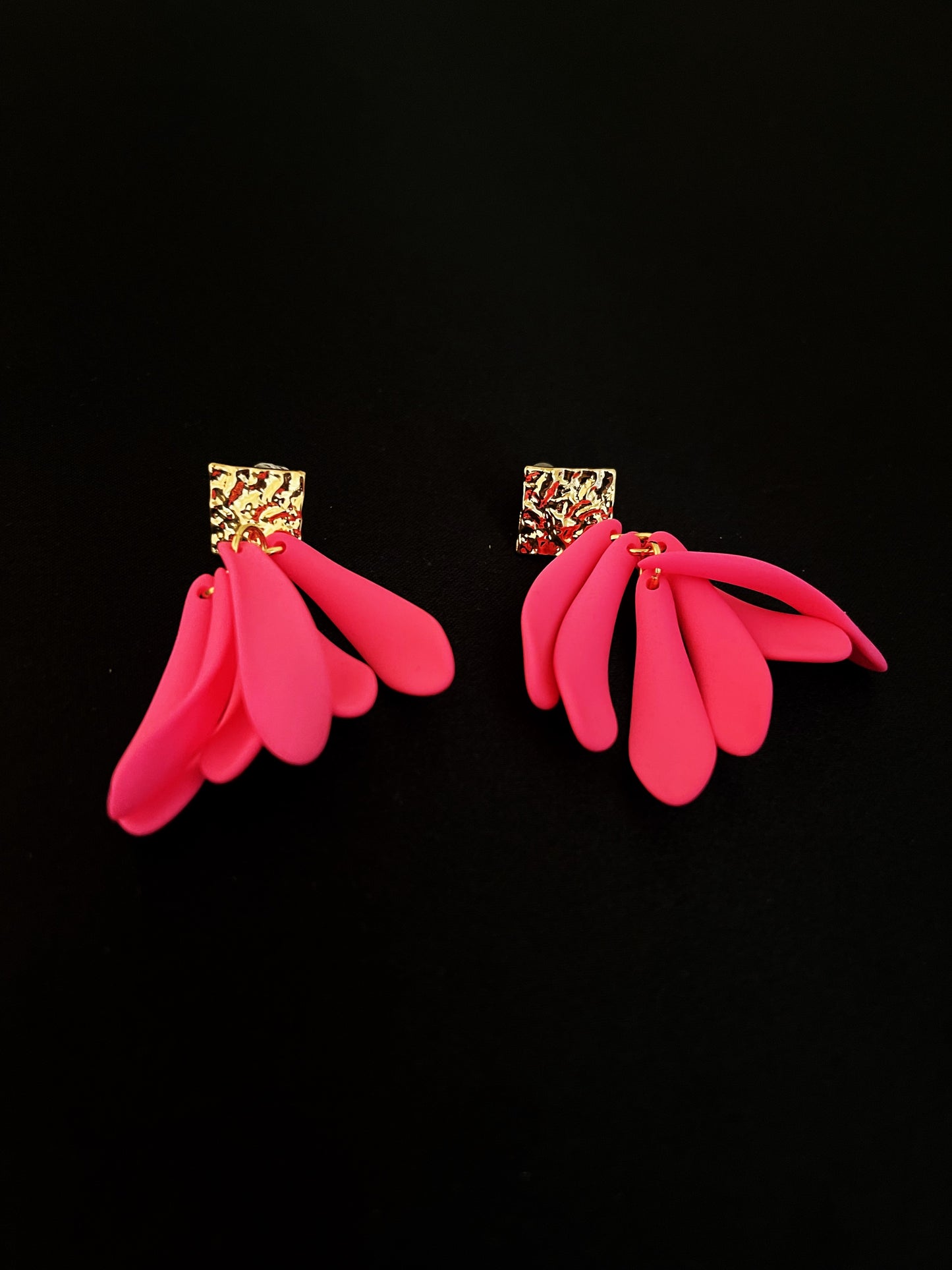 E4 dark pink