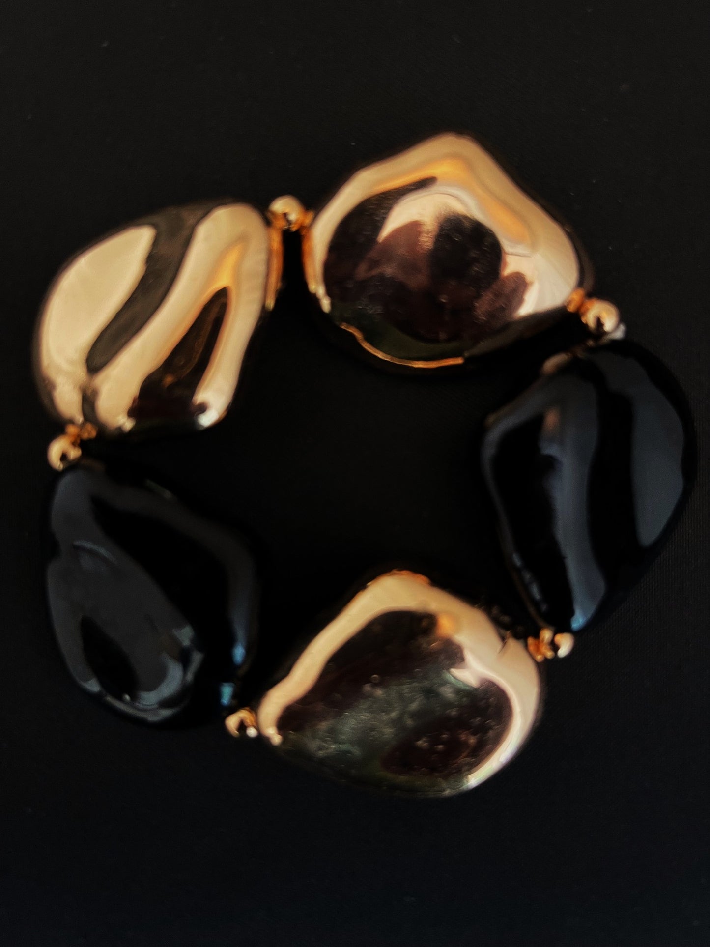 B529 gold/black