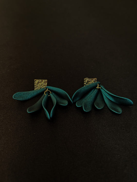 E4 dark green